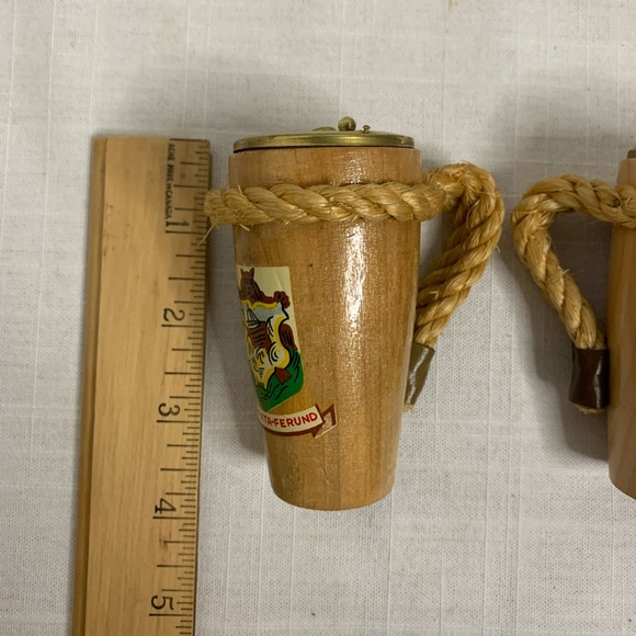 VINTAGE | Wood Salt and Pepper Shakers from the Bahamas. - Picture 13 of 13